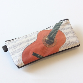 Vorderes Coverbild Stift-Etui Gitarre 20x10 cm