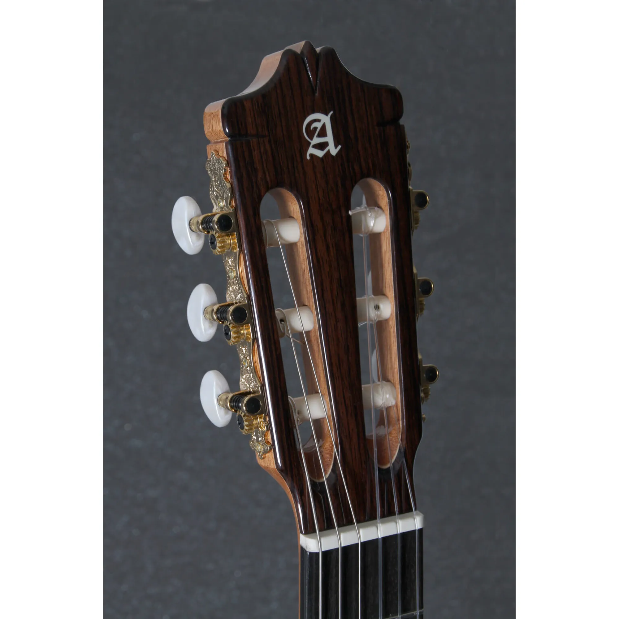 Alhambra 7P Classic Rosewood mit Gigbag